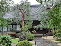 歴史は非常に古く、８２４年から８３３年の建造。
この後見る喜多院、南にあった多聞院（明治に入り廃寺）とこの中院の３つのお寺で天台宗星野山無量寿寺が構成されていました。

