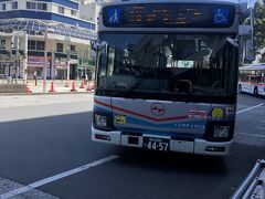 途中から三崎口駅行き快特へ乗り継ぎ、京急久里浜駅からのさらに路線バス。