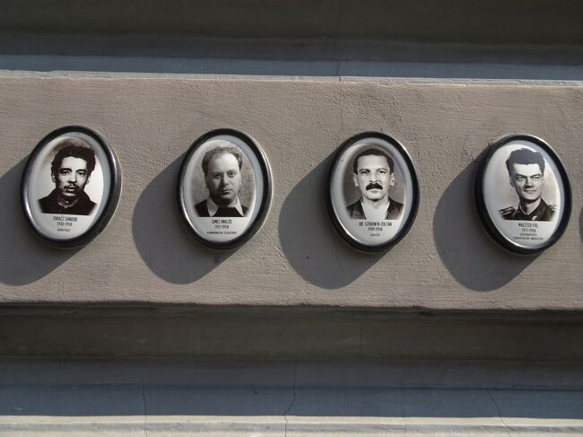 恐怖の館<br />Terror Háza<br /><br />HŐSÖK FALA 1956