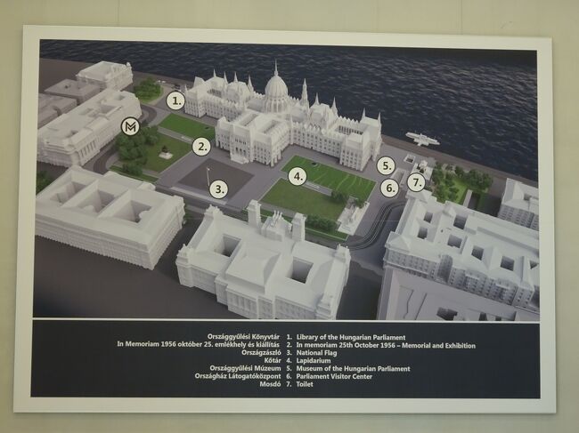 国会議事堂<br />Országház<br /><br />時間毎に予約が分かれているので、自分の時間になったら集合する。