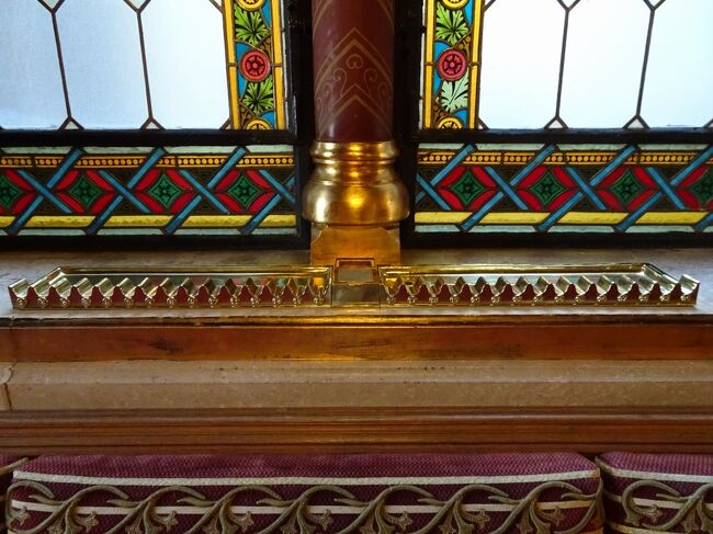 国会議事堂<br />Országház<br /><br />葉巻を置くところらしい。