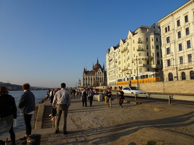 ドナウ川遊歩道の靴<br />Cipők a Duna-parton