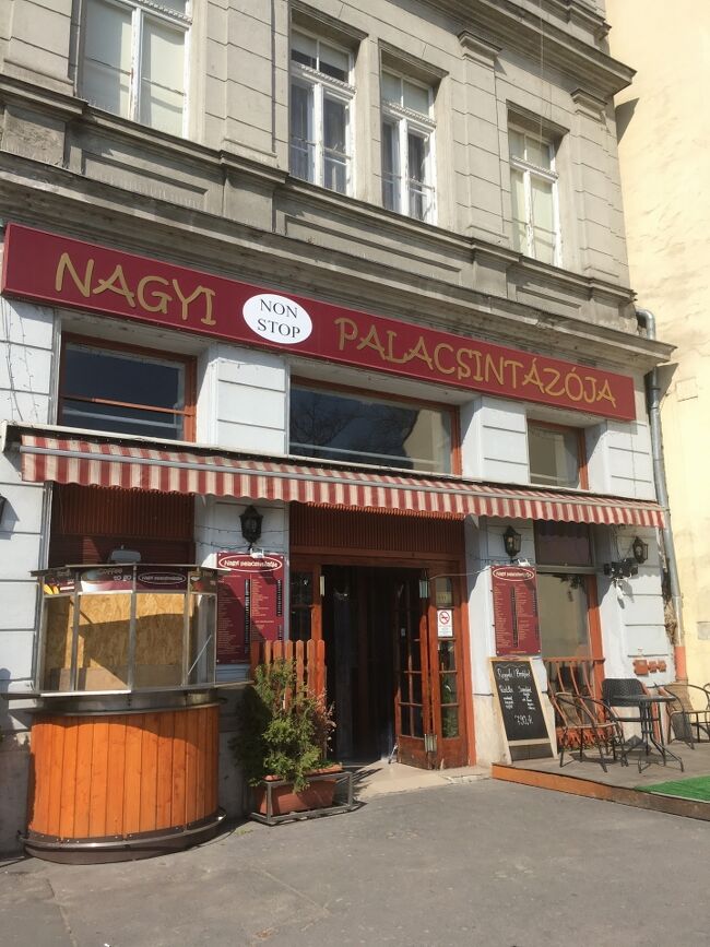 クレープ屋<br />Nagyi Palacsintázója