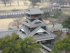 天守閣を一回り小さくした造りの宇土櫓。
この立派な櫓も、熊本地震の本震で大きく損壊しています。