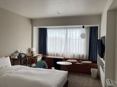 今回の旅は3泊4日で、3つのホテルに泊まります。
初日のホテルは札幌駅そばの京王プラザホテルです。素泊まりで￥9,500。