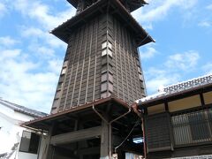 有名な時の鐘。
江戸時代初期に建造され、１日4回時を知らせる鐘の音が鳴るそうです。