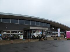 宮崎から１時間４０分で道の駅えびの到着。休憩と買い物。
イチゴが大きくて安かったので１パック購入。
野菜は見送り。帰るまでまだ２日ありますから。