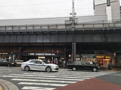 ここも改札が大リニューアルされた新橋駅ガードをくぐり