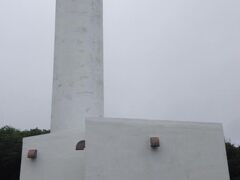 北大東灯台は北大東島最高峰、標高78mの黄金山山頂にある。