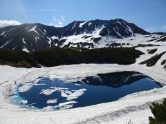 みくりが池に立山もしっかり写っています。
水も昨日よりは青く見えますね。

素晴らしい！！