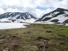 そして、雲が出てきたようです。
４５分前までは、全く雲がない山々を見ていたのにね。
