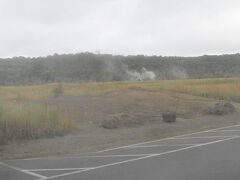 移動してスティームベンツ（Steam Vents）：蒸気口へ
地熱で暖められた雨水などが蒸気として噴き出しています。