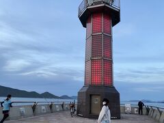 また来た！！笑

高松港の灯台。
ライトアップされてるかと思ったら、空が明るすぎてよくわからず…。
