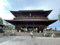 相変わらずこちらの仁王門は立派ですね！
左右にいらっしゃる金剛力士像は筋骨隆々でめちゃくちゃ格好良いので、おいでの方は是非じっくりとご覧ください。

血管も浮き出ていて凄いのよ…遠くから見た時はあまりの精巧さにＣＧかと思ったくらい。
作者はかの有名な高村光雲と米原雲海。いやはや、凄いわ。
見惚れ過ぎて写真撮って無いヨ！！