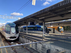 さて賢島駅到着！
近鉄特急、真ん中の「しまかぜ」号など、色々な車両がありますね。