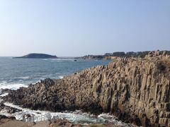 23年ぶりに訪れた福井県。県随一の景勝地・東尋坊訪問も23年ぶり。とりあえず「東尋坊といえばこの崖」という構図。