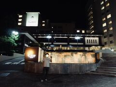 北海道旅行では必ず行く登別温泉。硫黄泉好きです。お風呂が大きくて沢山あるこちらのホテル、前回は中国人旅行客であふれていましたが、今回はコロナ禍のため静かでした。