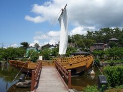 北前船で栄えた湊町酒田を象徴する、日和山公園の千石船（1/2で再現）