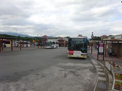 【その４】からのつづき

箱根を裏側から回ろうと思って、ついうっかり県境を飛び越えてやってきた御殿場。
今いるのはその御殿場の、プレミアムアウトレットのバスターミナル。
買い物とかそういう趣味がないのにやってきてしまいました（笑）