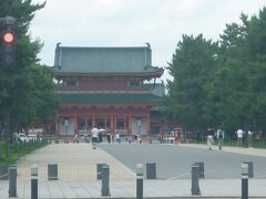 ～平安神宮の応天門（おうてんもん）です～
今回は時間の都合で、参拝まではできませんでした。