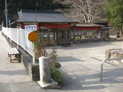 　「熊野古道」。
　娘はもっと後でですが一人で2泊3日で熊野古道を歩いたんですって（電話も知らせも何も無し、我が家らしい）。