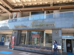 駅前のホテルにチェックイン、ビジネスホテルだが部屋も広くなかなか快適、朝食は無料だがおにぎり中心のメニューはちと淋しい、東萩駅隣、まぁーるバス停もあり便利