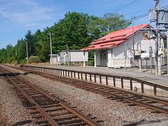 ◆美馬牛駅
(駐車場無料)
(新栄の丘から５km)
8時22分「新栄の丘」を出発。
8時30分「美馬牛駅」到着。
こちらは2020年度の「青春18きっぷ」のポスターに選ばれた駅です。