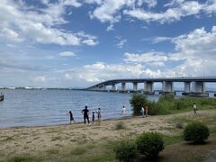 次の目的に向かう途中で道の駅　琵琶湖大橋に立ち寄り。
琵琶湖大橋の近くなので大橋が良く見えます。