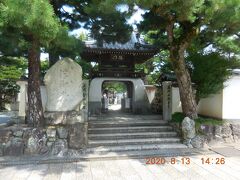 道の駅の近くの満月寺（まんげつじ）　浮御堂（うきみどう）へ。
拝観料一人300円。駐車場は無料駐車場がありました。