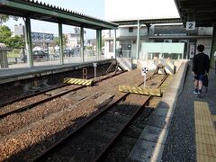 終点伊万里に到着。
昔はこの先の線路とつながっていたのですが、松浦鉄道開業と同時に途切れてしまいました。
