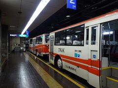 トロリーバスが走っているのは日本でここだけでなんすね。
トロリーバスは、法律上、線路のない鉄道になるそうでして、ここは室堂駅になるそうです。