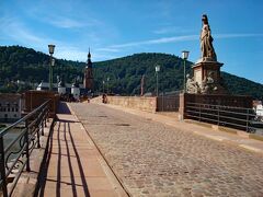 アルテ・ブリュッケ橋(公式名称：カール・テオドール橋）の橋脚には幾つかの彫像が設置されています。