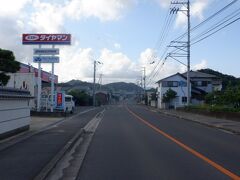 　さぬき市中心、ことでん志度駅近くの富士屋さんのお店で朝食をいただいて、7時半出発しました。快晴です。徳島の間にある山々を目指して走ります。