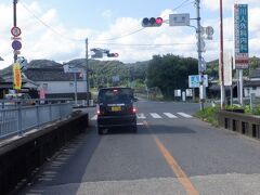 　長尾（さぬき東）街道、国道10号線の渋滞解消のため開通させたさぬき新道の交差点を渡ると結願の坂が始まります。