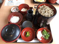 楽しみにしていた永平寺そばです。

出雲では寒くて食べられなかったからね。
今回はまさに蕎麦日和！(^-^)g""