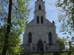 そこから歩いて聖三位一体教会へ到着。同じ名前の教会がミンスクにはありますが、ここはカトリック教会ですね。