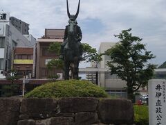 彦根駅近くにある井伊直政の銅像。彦根の写真撮影スポットとしてお勧めです。