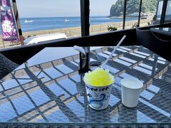 やっとクールダウン出来ました。

それでは波打ち際の公共露天風呂である黒根岩風呂へ
フロントで湯浴みセット（タオル、バスタオルが入った籠）を借ります。
このセットを持参すると入浴料が無料です。