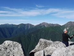 30分ほどで今回の最高峰・観音岳(2,840ｍ)に