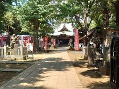 境内に入ります。