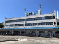 神奈川県逗子市　JR「逗子」駅東口のロータリーの写真。

横須賀線、湘南新宿ラインで逗子までやってまいりました。

今から京急バスで「リビエラ逗子マリーナ」へ向かいます。

この後、秋に行ったみなとみらい↓

<横浜・馬車道『オークウッドスイーツ横浜』46F展望台ダイニングバー
【ザ ヨコハマ ベイ】でディナー♪日本大通りの歴史的建造物巡り
【カフェ ドゥ ラ プレス】フレンチ【アルテリーベ 横浜本店】
山下公園バラ園★みなとみらいにオープンしたハワイアンカフェ
【ベル ヴィル】横浜ワールドポーターズ店のパンケーキ
2021年クリスマス『横浜ランドマークタワー』『横浜赤レンガ倉庫』>

https://4travel.jp/travelogue/11722235