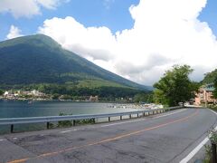 中禅寺湖到着後は少し一息つこうと、ある場所を目指すことに。