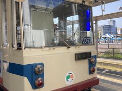 それで、ひろめ市場のお昼の様子をさっと見てこようと思って路面電車にうっかり乗ったのが誤りでした。。。

これは都電の7000系と同じタイプですね