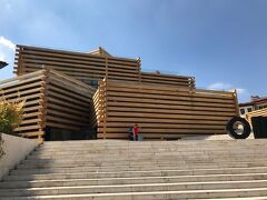 OMM オドゥンパザル近代美術館
日本の建築家、隈研吾氏の設計。木材を多用。展示物の近代美術はよく理解出来ず。