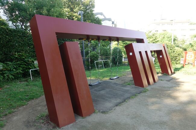 高須賀 昌志「FUJIN かぜのかみさま（ブランコ）」<br />ブランコかー。<br />なんかそそられない形だなー。<br /><br />って、爺さんが乗るもんじゃないしw