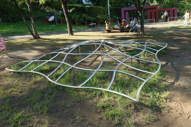 高須賀 昌志「KAIJIN うみのかみさま（プレイジム）」<br /><br />このプレイジム２つでセットみたい。<br />波と雲なんだって。<br />ふーん。<br />どっちもそそられないなぁ、、、<br /><br />って、だからぁ爺さんが遊ぶものじゃないってばw<br />通報されちゃうよ。