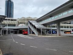 空港リムジンバスで50分程で、広島駅へ着きました。
北口に到着、ホテルは八丁堀の為、南口へ移動し、路面電車で向かいました。