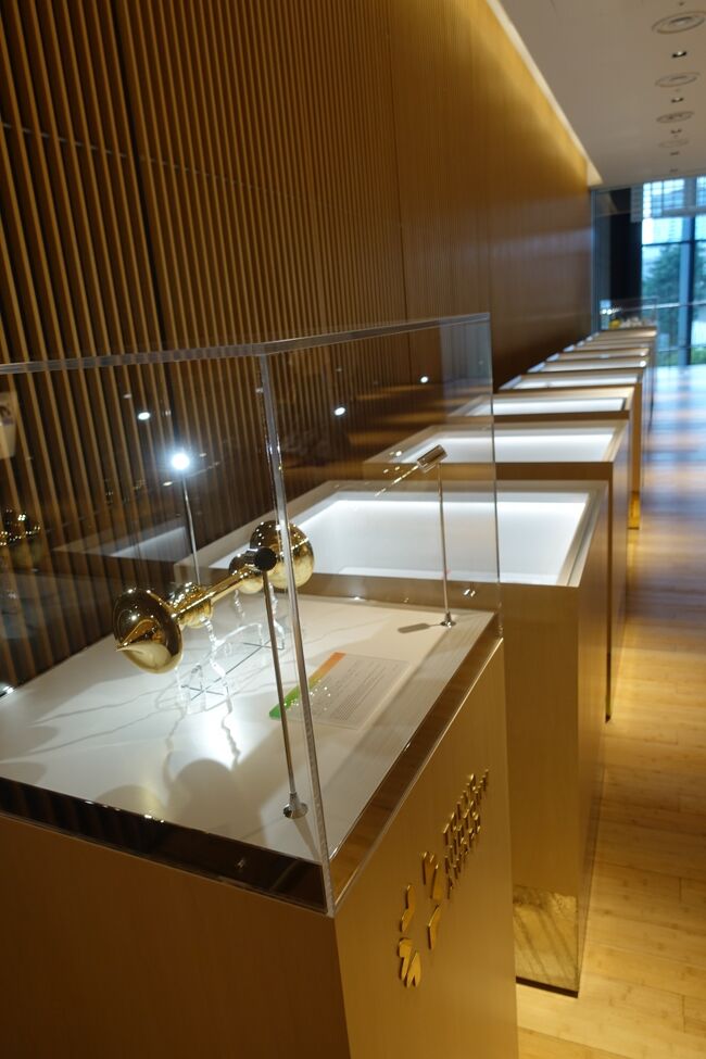 手前にあるのがトロフィー。<br />賞金も出るようです。