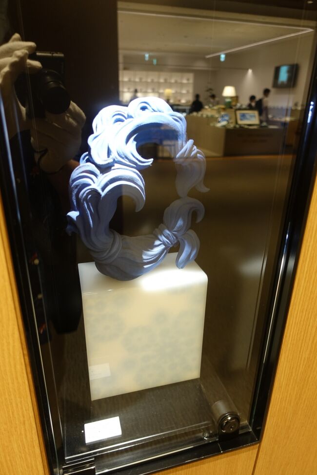 ３階の作品<br /><br />水のような、波のような、、不思議な形