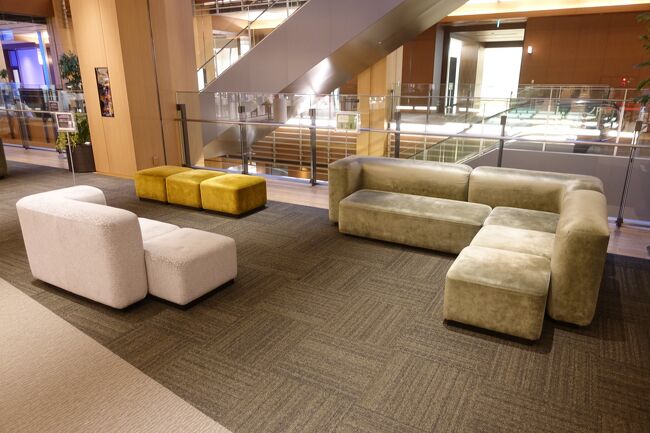 東京ミッドタウンは休憩できる場所がたくさんあって良いですね。<br />しかもどこも優雅な感じ。<br />某六本木●ルズと比べたら申し訳ないけどこちらは財閥系の余裕っていうんですか？<br />そういうものを感じますねw<br />落ち着くわーw<br />涼しいしーーw